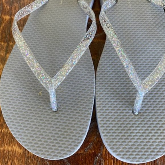 New* 2 pr OLD NAVY M (7-8) BLACK & GRAY GLITTER Plastic Rubber FLIP FLOP Sandals - Picture 2 of 6
